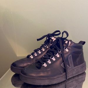 Veja black high tops US 7 EUR 38